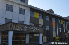 <b>按期举办书法画、音乐、跳舞等艺术课程</b>